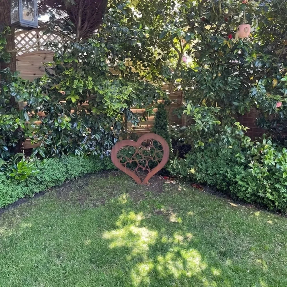 Rustic Metal Heart Garden Stake, Iron Heart Silhouette Yard Art, Farmhouse Outdoor Decor for Christmas, Easter, Halloween