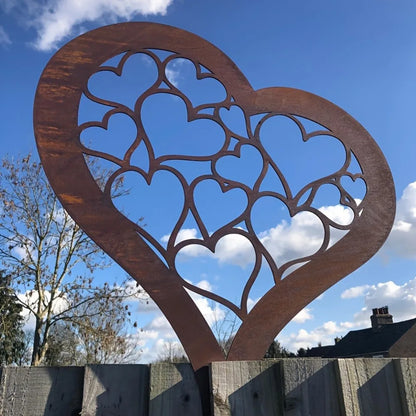 Rustic Metal Heart Garden Stake, Iron Heart Silhouette Yard Art, Farmhouse Outdoor Decor for Christmas, Easter, Halloween